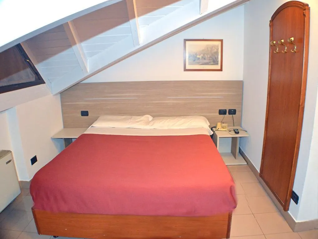 Sempione Hotel Malpensa Casorate Sempione 3*,