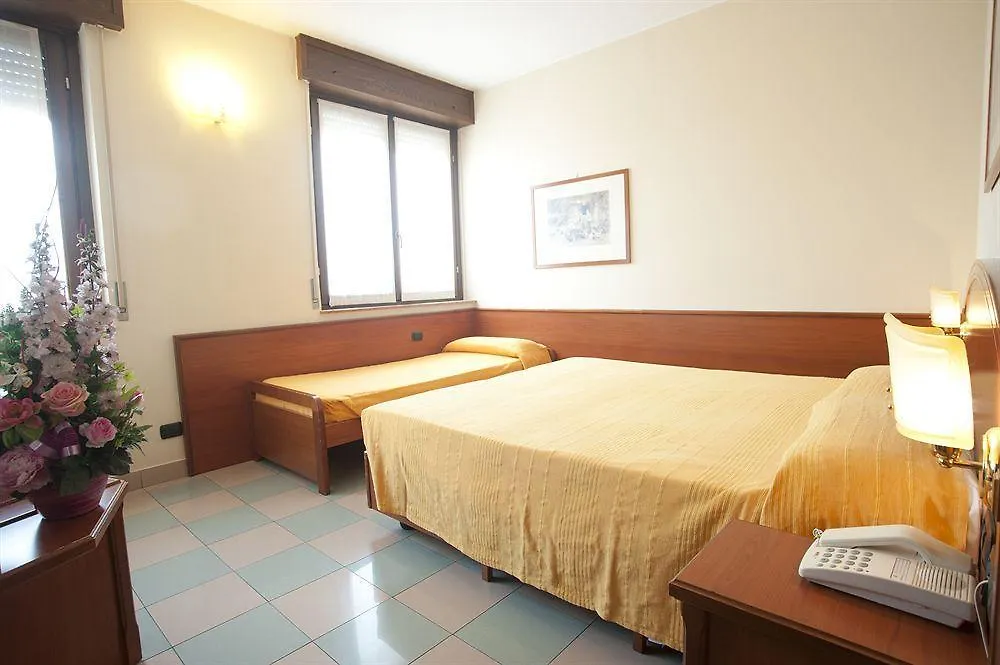 ***  Sempione Hotel Malpensa Casorate Sempione İtalya